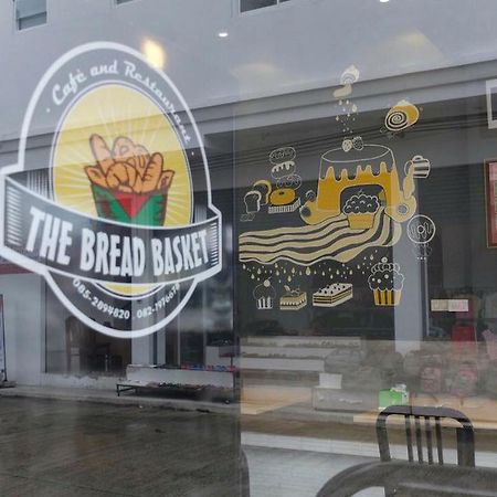 The Bread Basket Hotel Kamala Beach Exterior foto